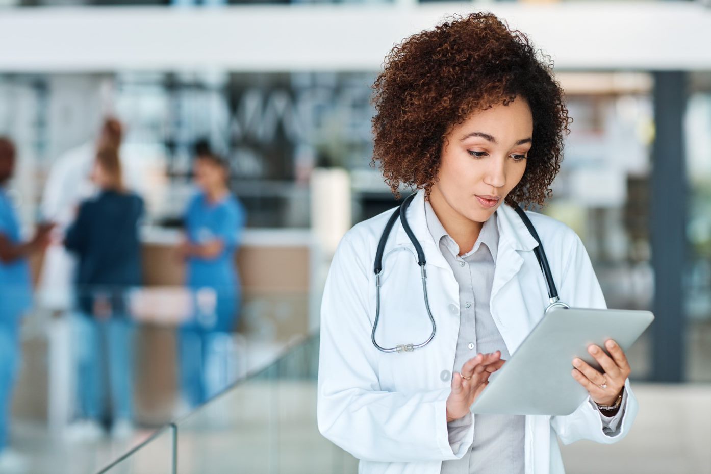 nurse-with-tablet